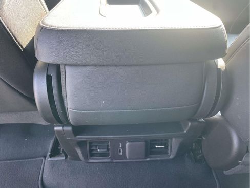 Used 2025 GMC Sierra 1500 SLT AWD/4WD image 11
