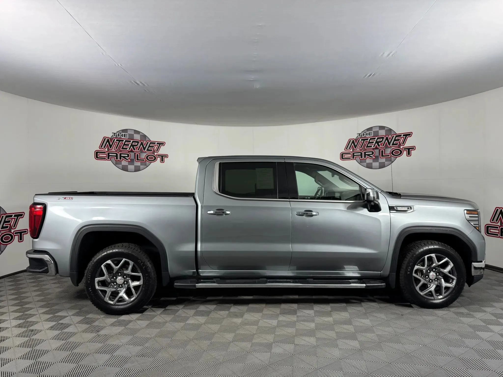 Used 2023 GMC Sierra 1500 SLT w/ SLT Premium Package AWD/4WD image 8
