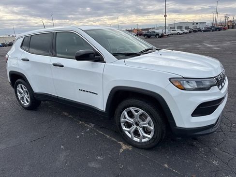 Used 2024 Jeep Compass Sport image 3