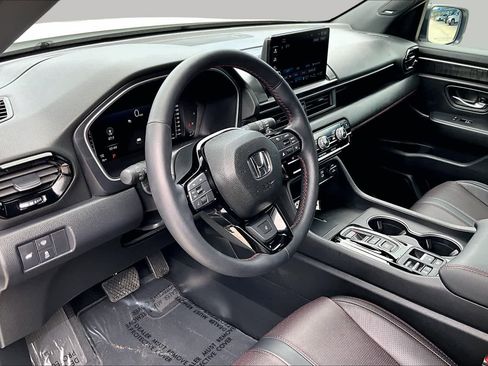Used 2025 Honda Pilot Black Edition image 18
