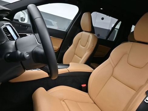 Used 2023 Volvo XC90 B6 Ultimate image 9