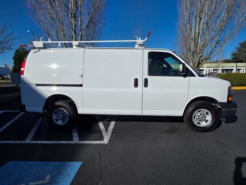 Used 2014 Chevrolet Express 2500 image 4