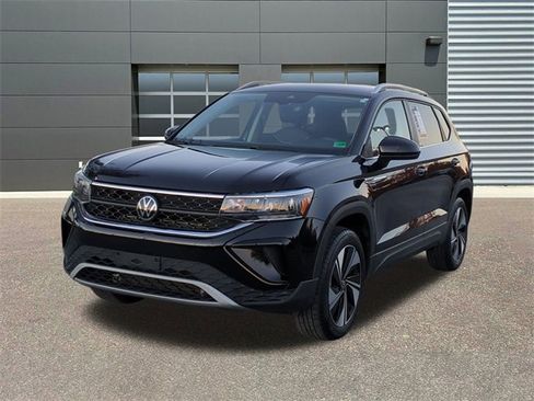 Used 2023 Volkswagen Taos SE image 3