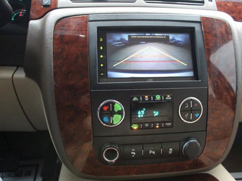 Used 2012 Chevrolet Suburban LTZ image 34