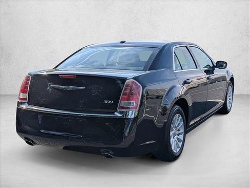 Used 2014 Chrysler 300 w/ Driver Convenience Group RWD image 5