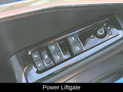 Used 2025 Jeep Wagoneer S Limited AWD/4WD image 13