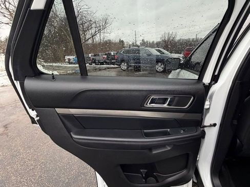 Certified 2018 Ford Explorer XLT FWD image 12