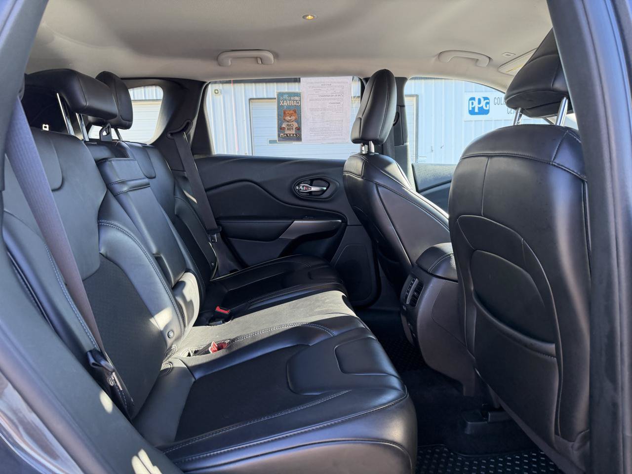 Used 2019 Jeep Cherokee Latitude Plus w/ Cold Weather Group AWD/4WD image 19