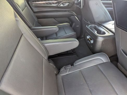 Used 2023 GMC Yukon XL Denali image 14