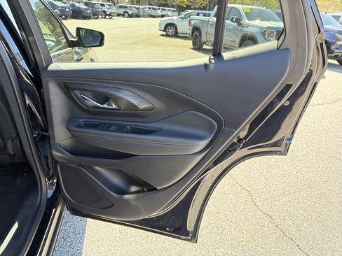 Used 2024 GMC Terrain SLT image 30