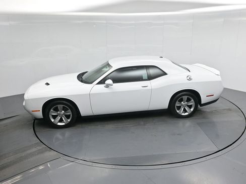 Used 2020 Dodge Challenger SXT image 38