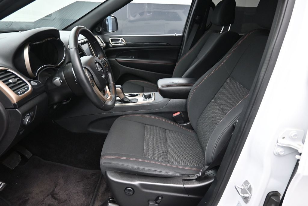 Used 2016 Jeep Grand Cherokee Laredo 75th Anniversary AWD/4WD image 18