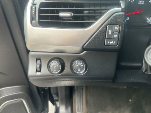 Used 2015 Chevrolet Suburban LT w/ Luxury Package image 14