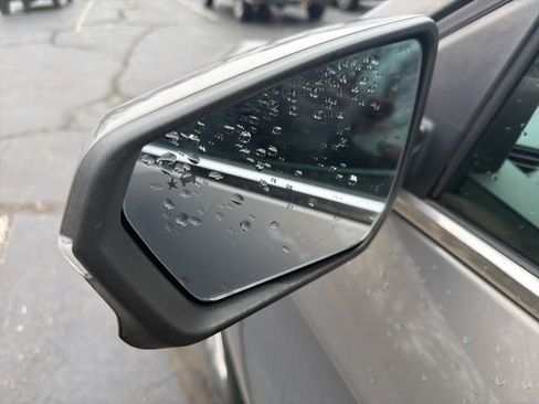 Certified 2018 Chevrolet Equinox LT image 11