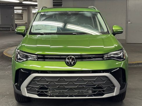 New 2025 Volkswagen Taos SE image 35
