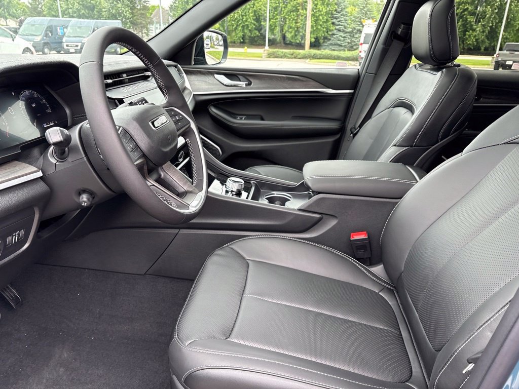 New 2026 Jeep Grand Cherokee Limited AWD/4WD image 7