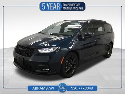 Used 2023 Chrysler Pacifica Touring-L w/ Uconnect Theater Family Group