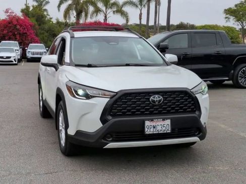 Used 2024 Toyota Corolla Cross LE FWD image 3