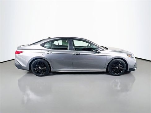 Used 2025 Toyota Camry SE image 8