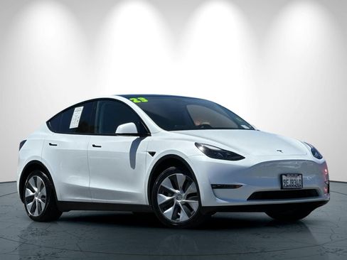 Used 2023 Tesla Model Y Long Range AWD/4WD image 2