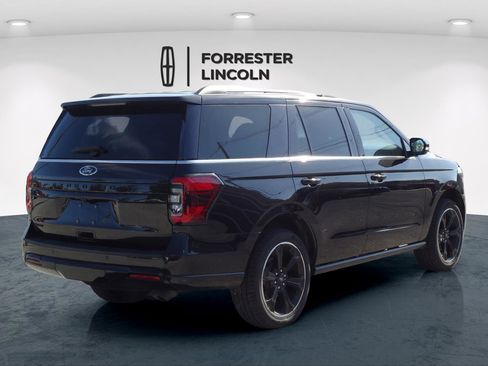 Used 2022 Ford Expedition Limited image 3
