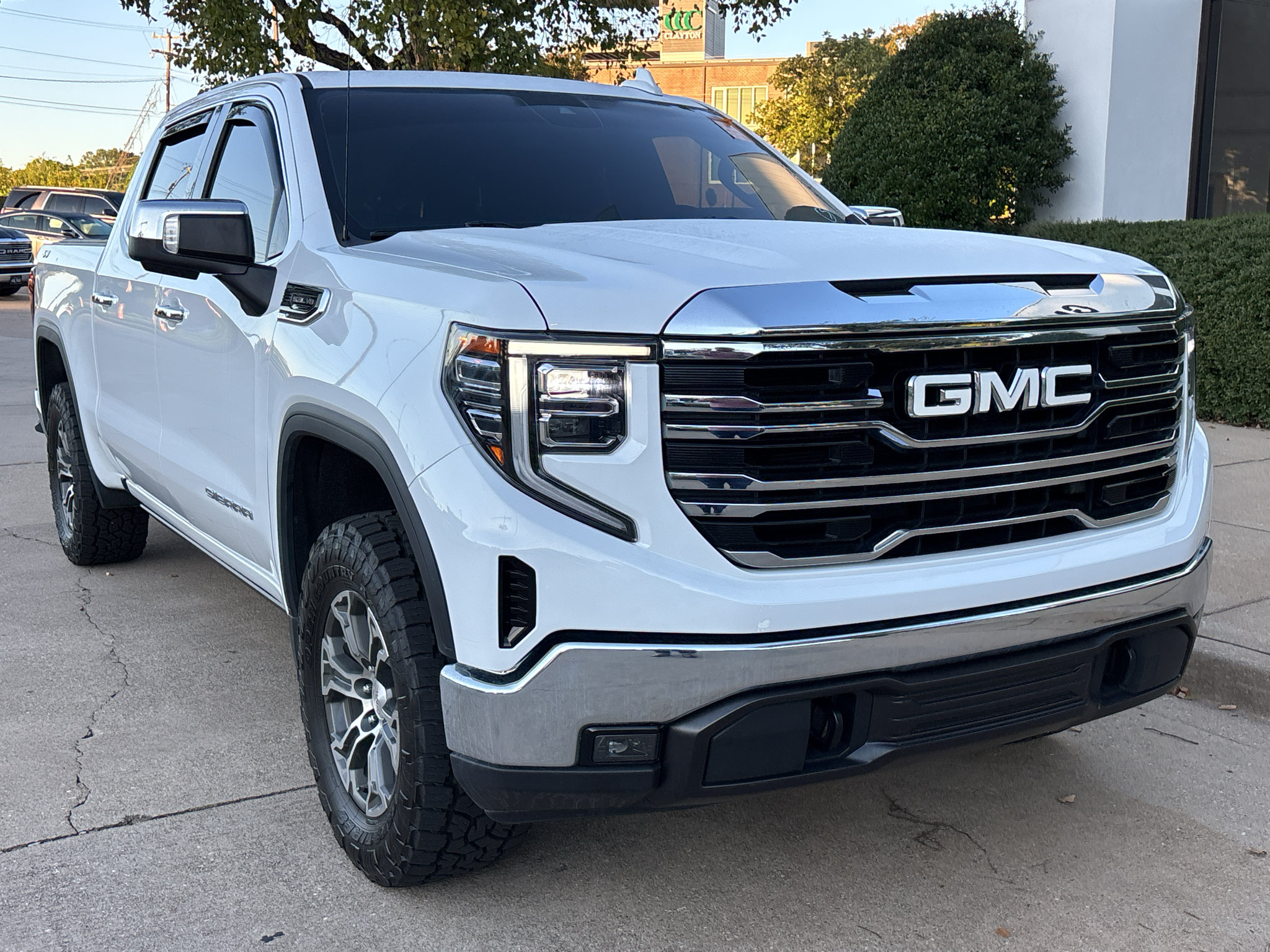 Used 2025 GMC Sierra 1500 SLT AWD/4WD image 1