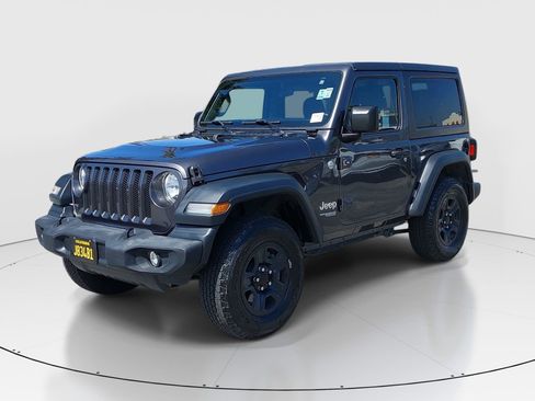 Used 2018 Jeep Wrangler Sport AWD/4WD image 3