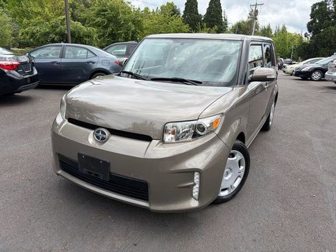 Used 2013 Scion xB FWD image 2
