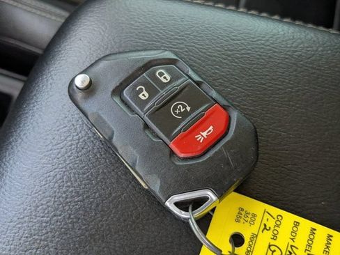 Used 2018 Jeep Wrangler Unlimited Sahara AWD/4WD image 25
