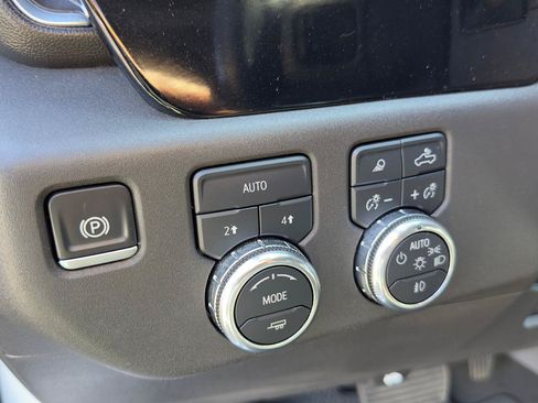 Used 2025 GMC Sierra 1500 SLT AWD/4WD image 11