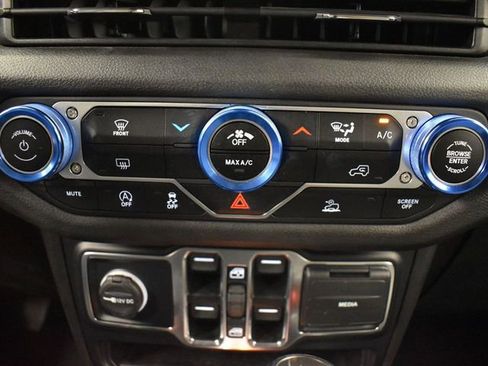 Used 2024 Jeep Wrangler Sport S image 20