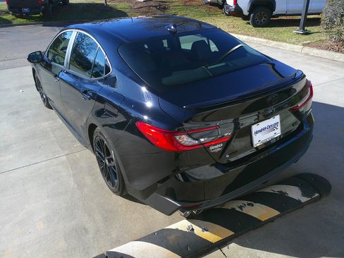 Used 2025 Toyota Camry SE image 9