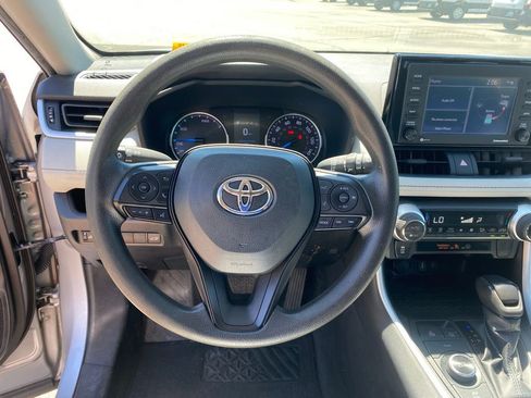 Used 2022 Toyota RAV4 XLE image 17