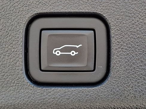 Used 2024 Chevrolet Traverse RS AWD/4WD image 31