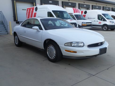 Used 1995 Buick Riviera Coupe image 6