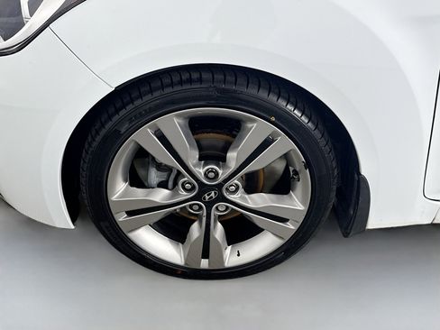 Used 2017 Hyundai Veloster Value Edition image 37