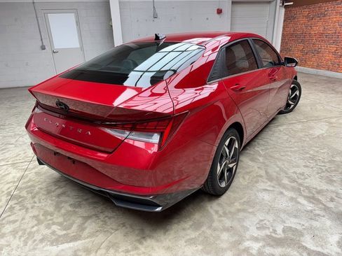 Used 2023 Hyundai Elantra Limited w/ Preferred Accessory Package image 5