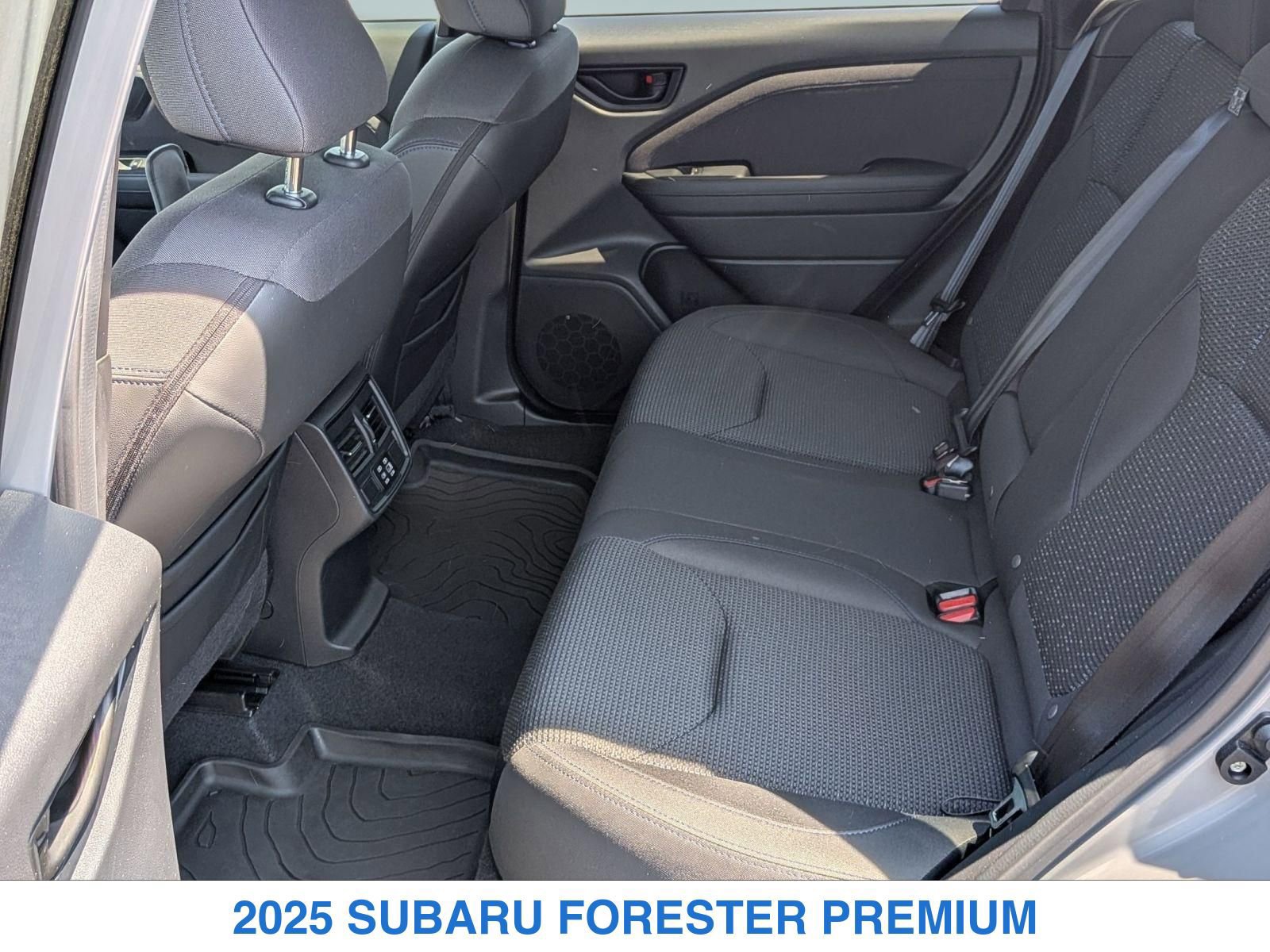 Used 2025 Subaru Forester Premium AWD/4WD image 16
