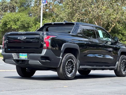 Used 2026 Chevrolet Silverado EV Trail Boss AWD/4WD image 3