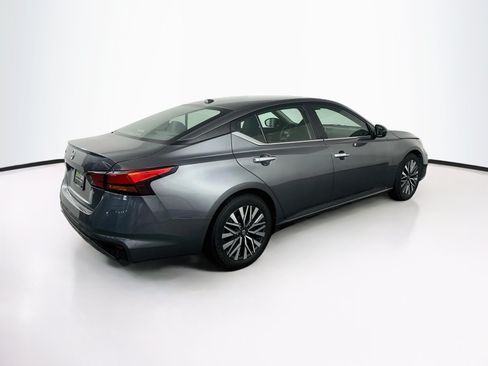 Used 2025 Nissan Altima 2.5 SV FWD image 9