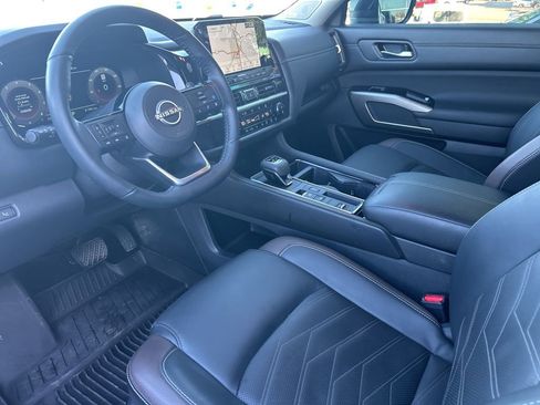 Used 2024 Nissan Pathfinder Platinum image 25