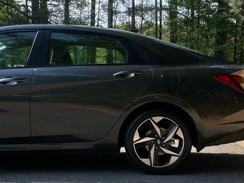 Used 2023 Hyundai Elantra SEL w/ Convenience Package image 5