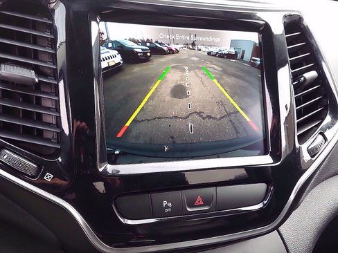 Certified 2019 Jeep Cherokee Limited image 18