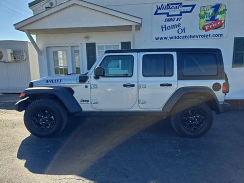 Used 2023 Jeep Wrangler Unlimited image 5