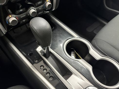 Used 2020 Nissan Pathfinder S image 21