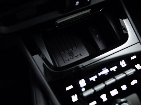 Certified 2025 Porsche Cayenne image 25