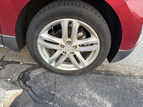 Used 2018 Chevrolet Equinox Premier FWD image 12