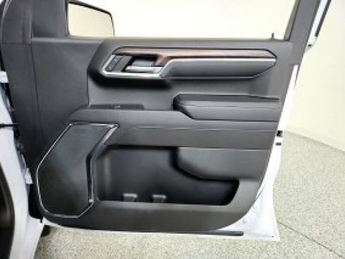 Used 2023 GMC Sierra 1500 SLT image 26