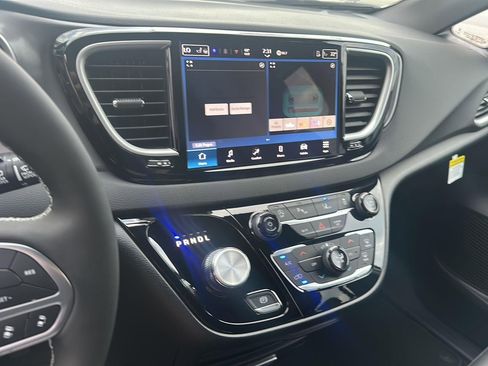 New 2026 Chrysler Voyager LX image 14