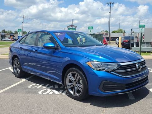 Used 2023 Volkswagen Jetta SE FWD image 3